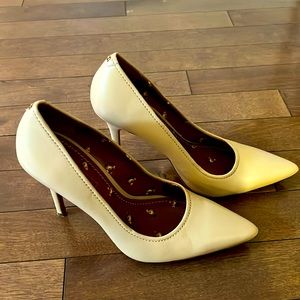 Coach heels nude size 8.5 perfect condition